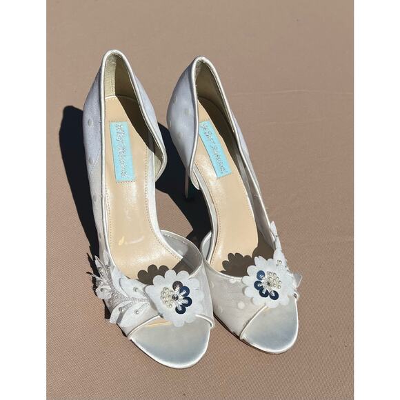 Betsey Johnson White Floral Embellished Heels - Picture 2 of 13